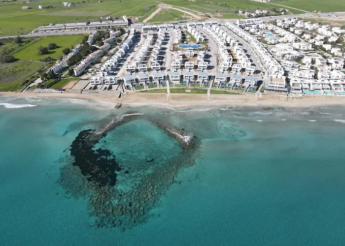 Four Seasons Life アパート Trikomo