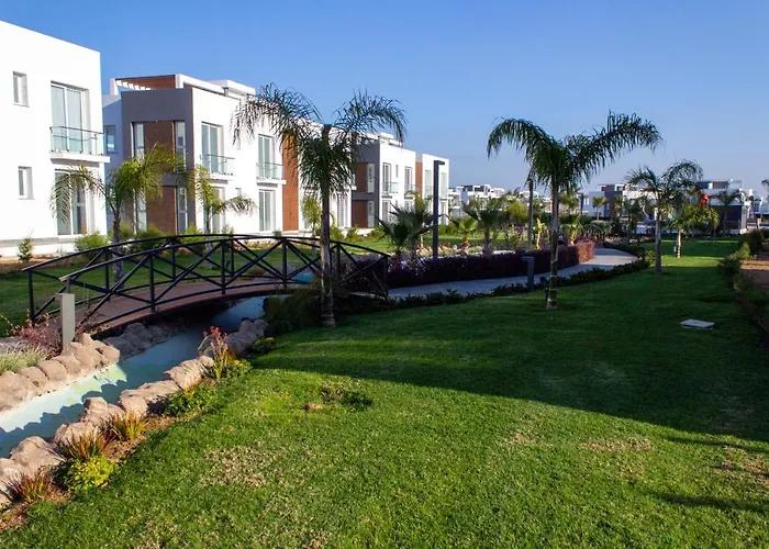 Four Seasons Life アパート Trikomo