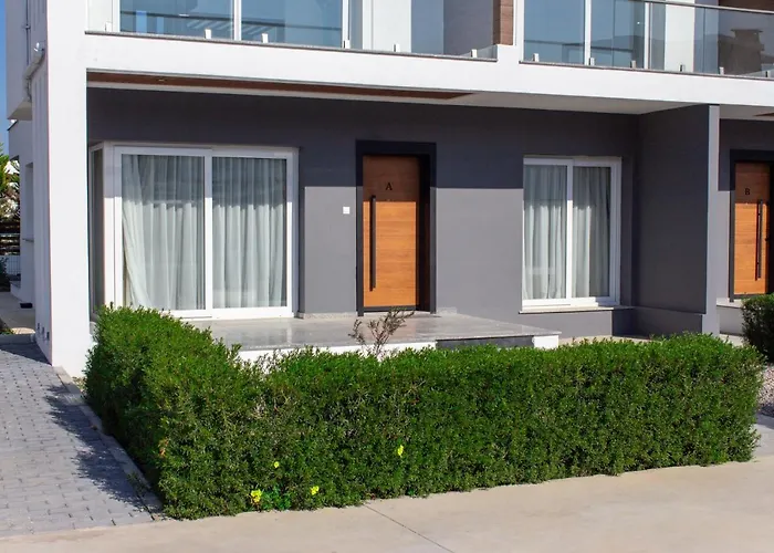 Four Seasons Life アパート Trikomo