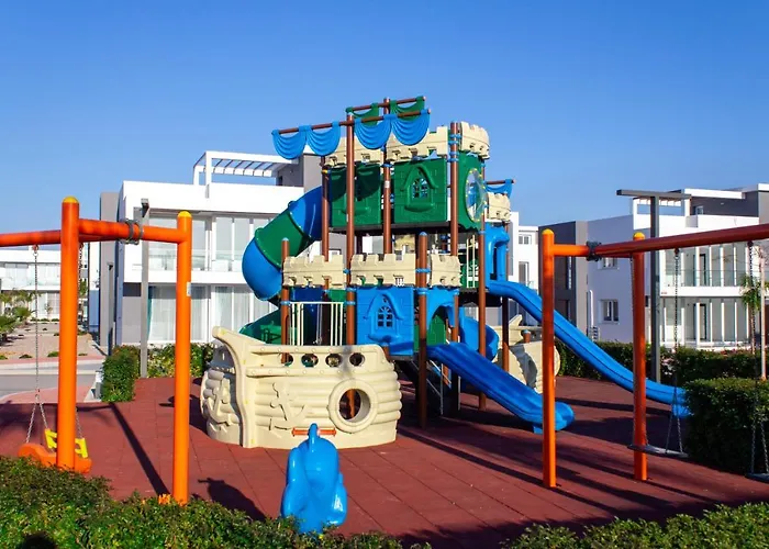 Four Seasons Life アパート Trikomo