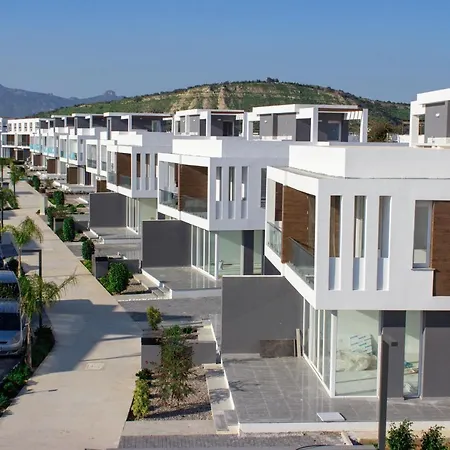 Four Seasons Life Appartamento Trikomo