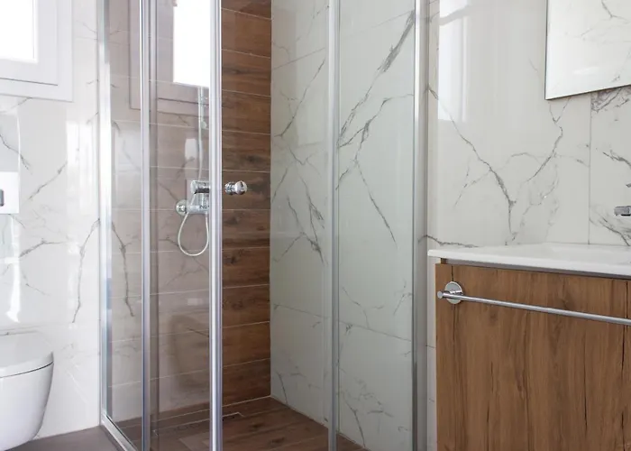 Four Seasons Life 公寓 *