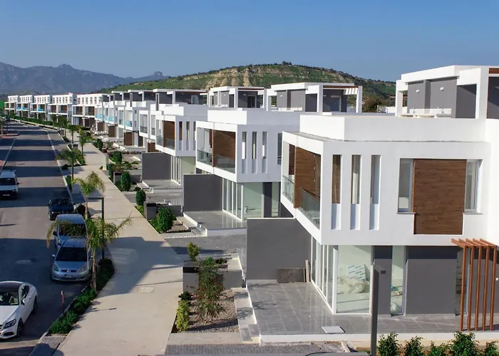 Four Seasons Life 公寓 Trikomo